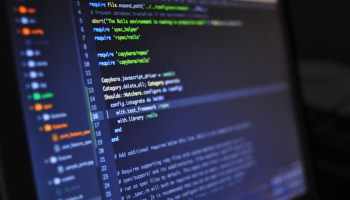 código que pertece al desarrollo de un software a medida